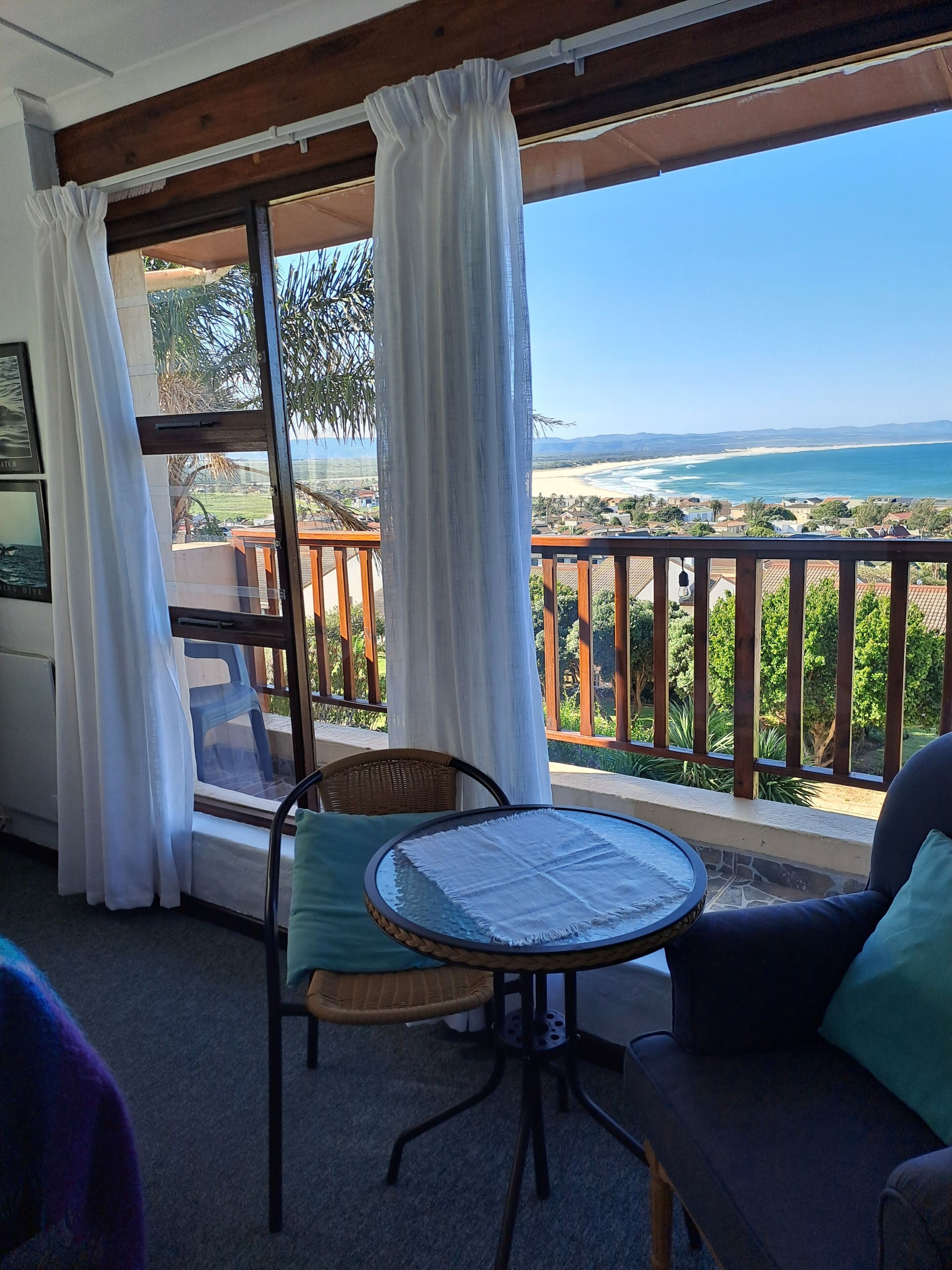 Sea 4 Ever Suite family suite | Khu vực ăn uống tại phòng