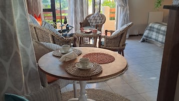 Garden Unit | Servicio de comidas en la habitación