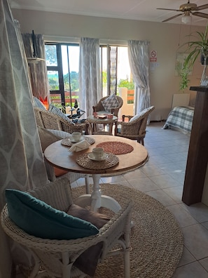 Garden Unit | In-room dining