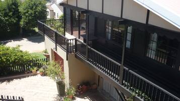 A1 Bay View | Terrace/patio