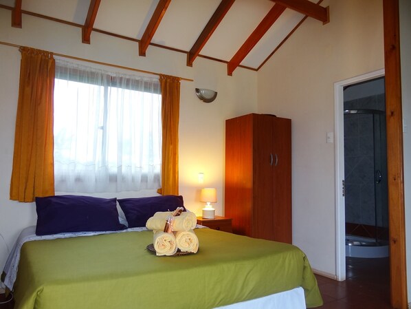 Cabin (Double) | In-room safe, free cribs/infant beds, bed sheets