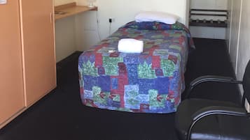 Quarto solteiro básico | Quartos à prova de som, ferros/tábuas de passar roupa, Wi-Fi de cortesia