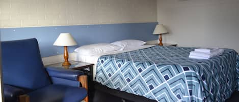 Comfort-huone, 1 keskisuuri parisänky (Queen Room) | Äänieristys, silitysrauta/-lauta, ilmainen Wi-Fi