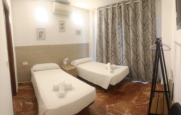 Dobbeltrom – basic | Sengetøy av topp kvalitet, strykejern/-brett og wi-fi (inkludert)