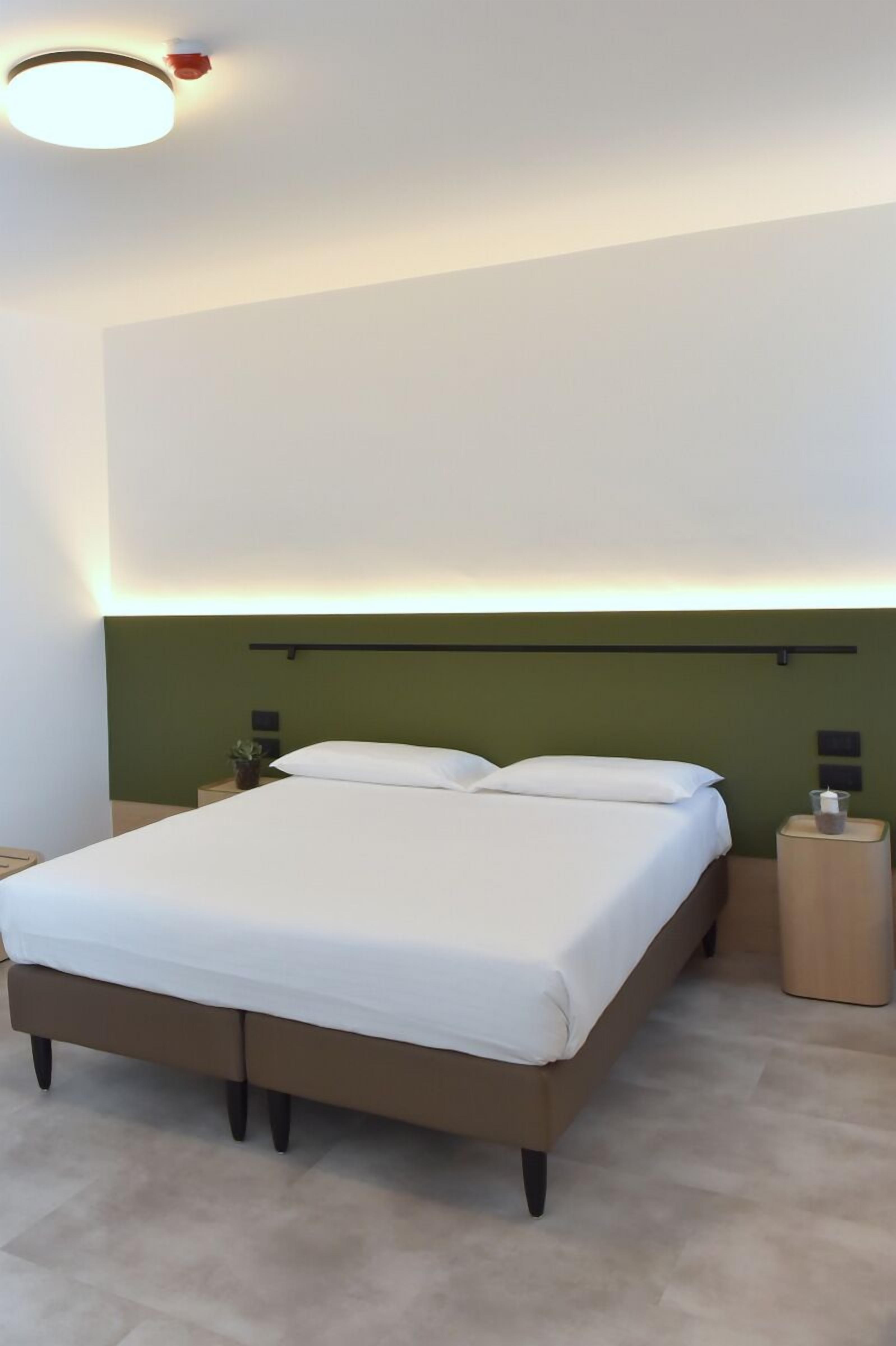 classic double or twin room | in-room safe, iron/ironing board, free wifi, bed sheets