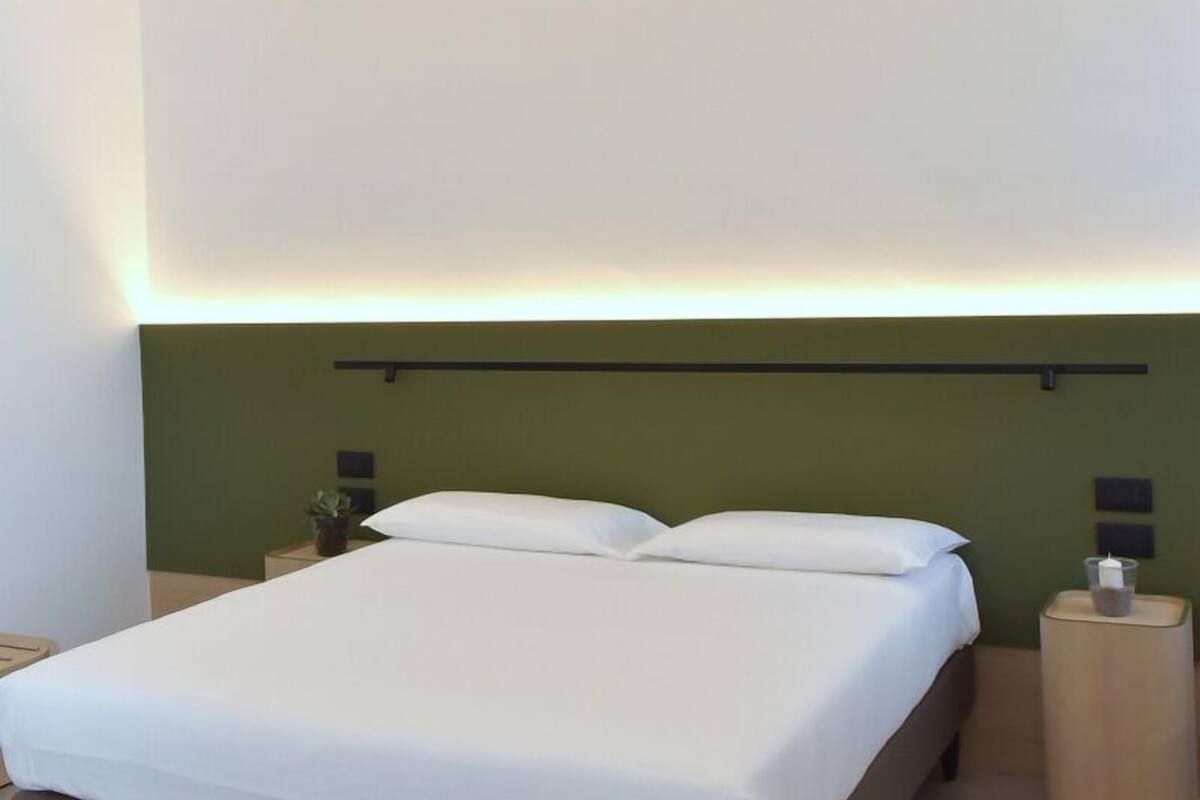 classic double or twin room | in-room safe, iron/ironing board, free wifi, bed sheets