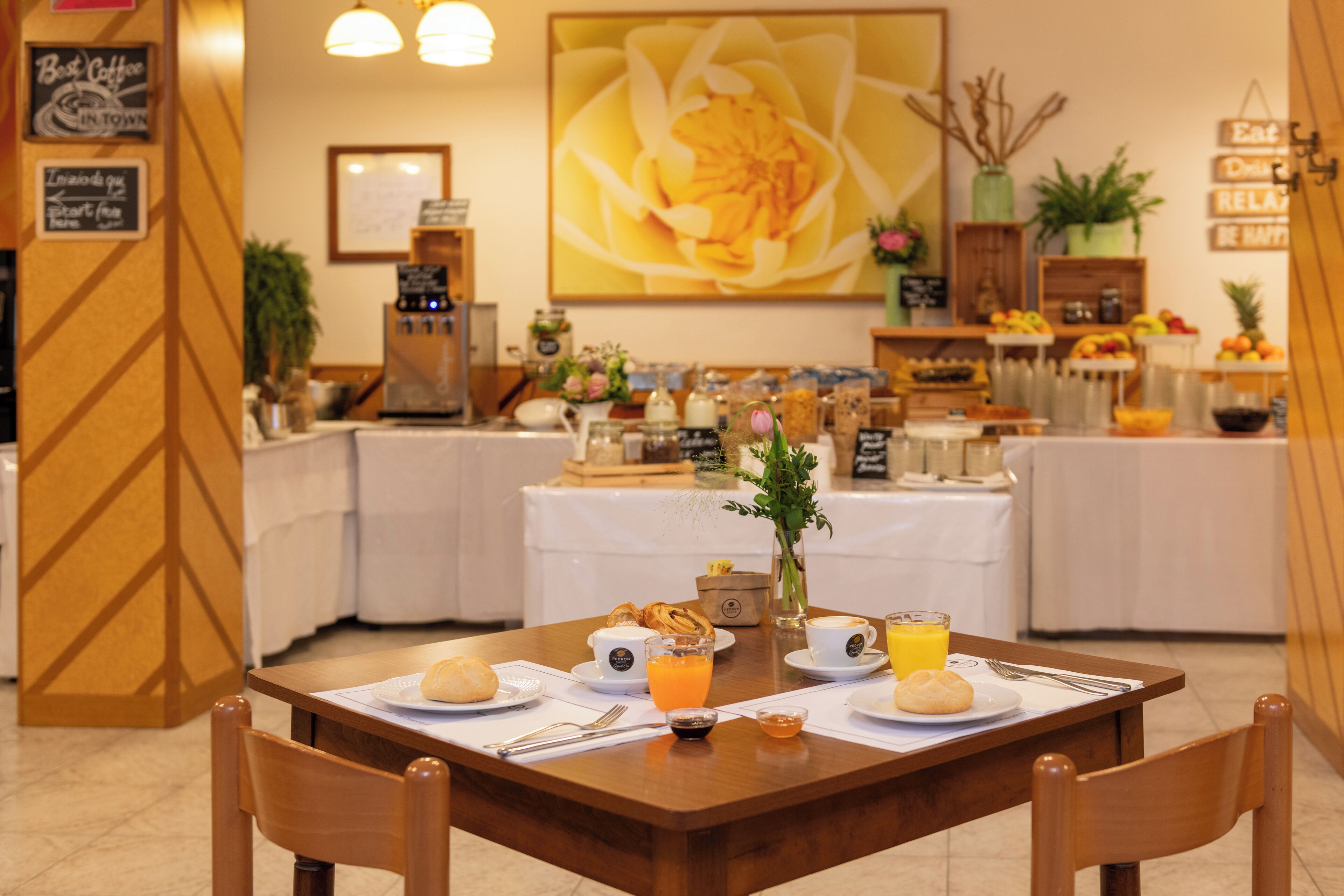 Tägliches Frühstücksbuffet (12.00 EUR pro Person)