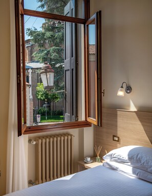 Chambre Double Standard (Basilica View)