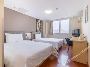 Desk, blackout drapes, free WiFi - 7 Days Inn Madian Bridge (Beijing)