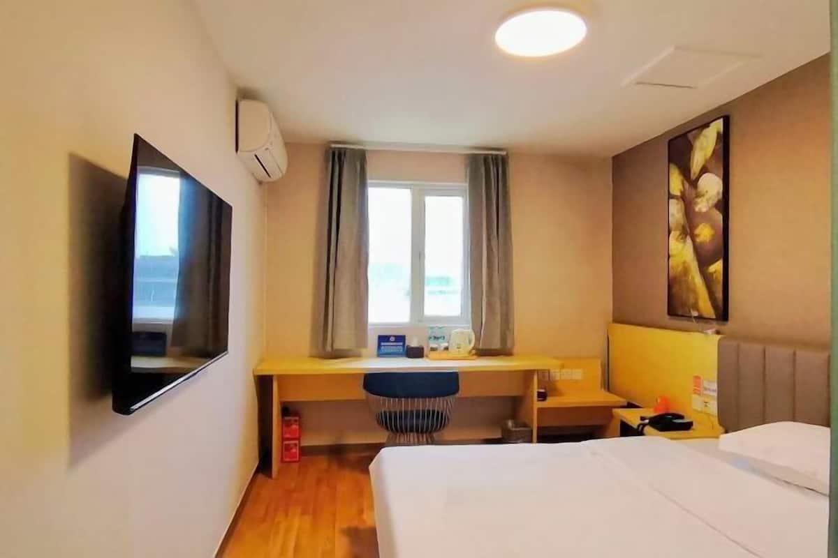 Desk, blackout drapes, free WiFi