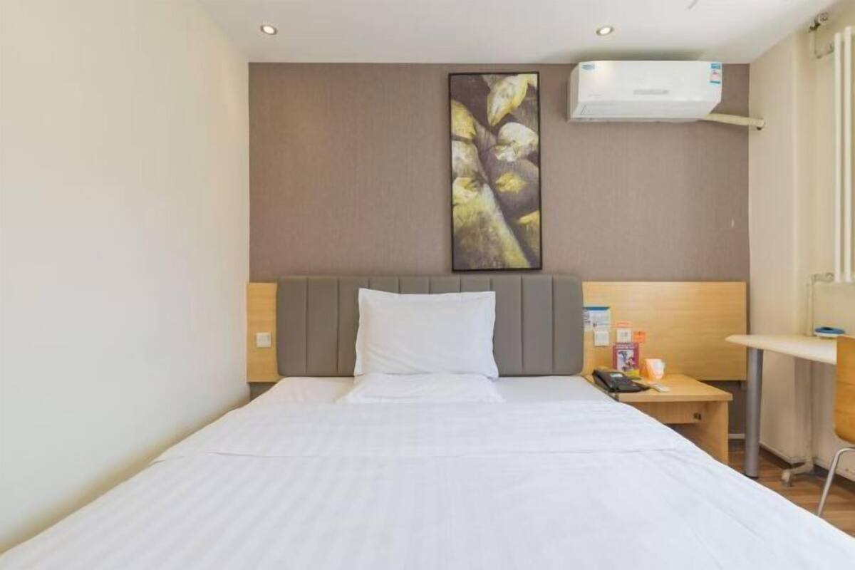 Masa, güneşlik/perde, ücretsiz kablosuz İnternet