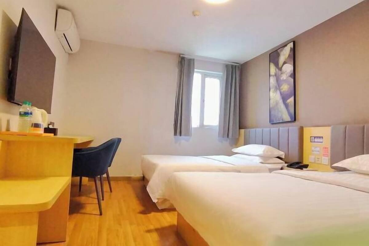 Masa, güneşlik/perde, ücretsiz kablosuz İnternet