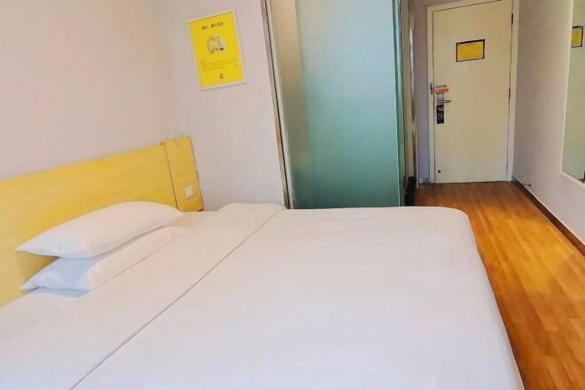 Masa, güneşlik/perde, ücretsiz kablosuz İnternet