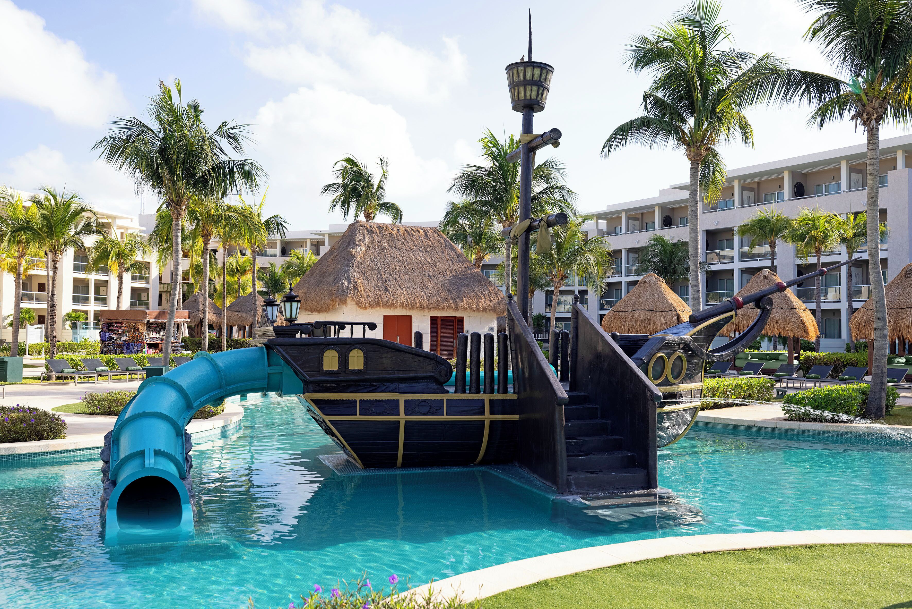 5 outdoor pools, pool umbrellas, sun loungers