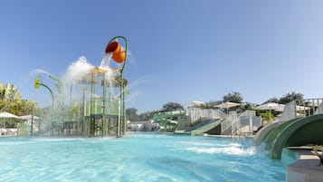 5 outdoor pools, pool umbrellas, pool loungers