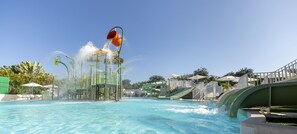 5 utomhuspooler, parasoller och solstolar