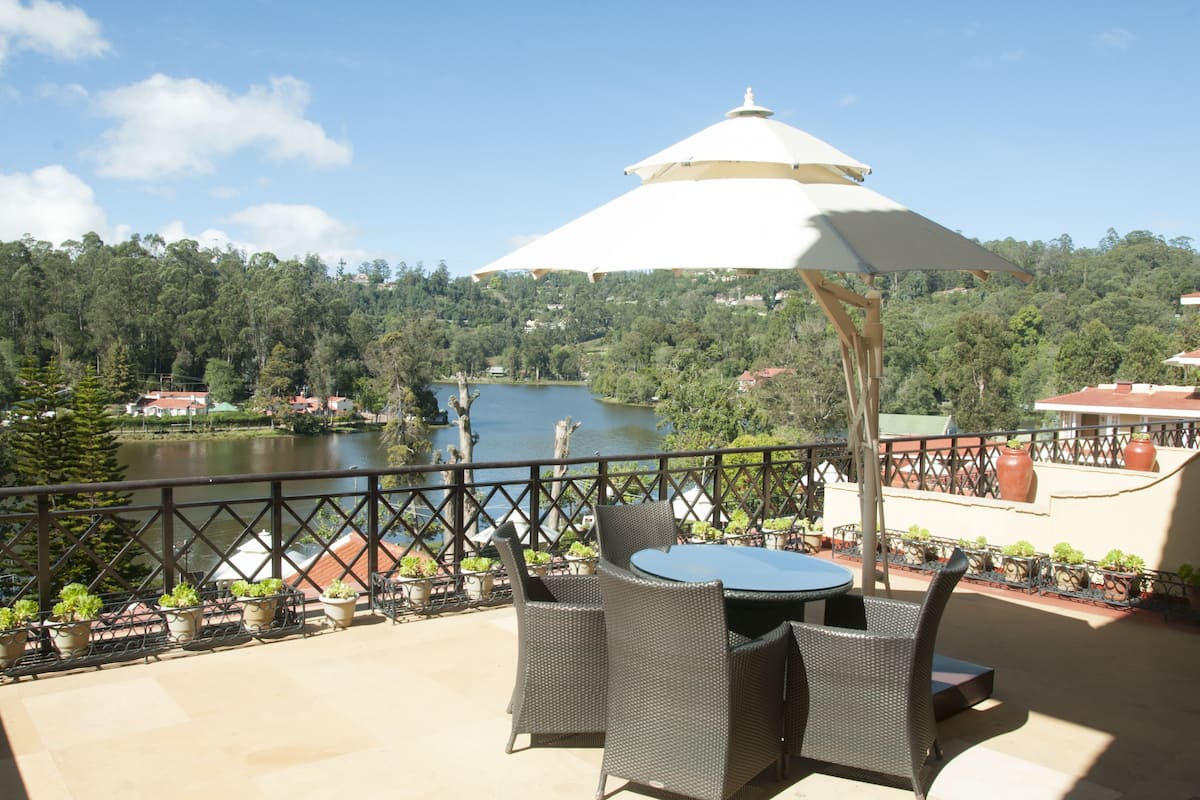 executive suite | premium bedding, in-room safe, individually decorated