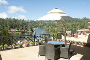 Executive Suite | 高档床上用品、客房内保险箱、特色装修、特色家居