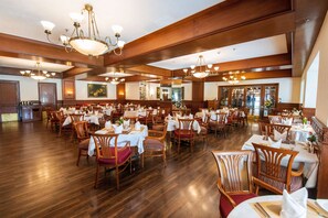 3 restauranter, der serverer morgenmad, frokost og aftensmad