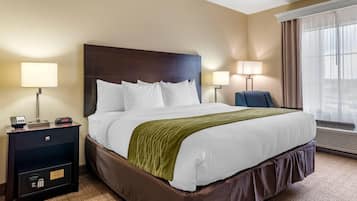 Room, 1 King Bed, Non Smoking | In-room safe, desk, blackout drapes, iron/ironing board