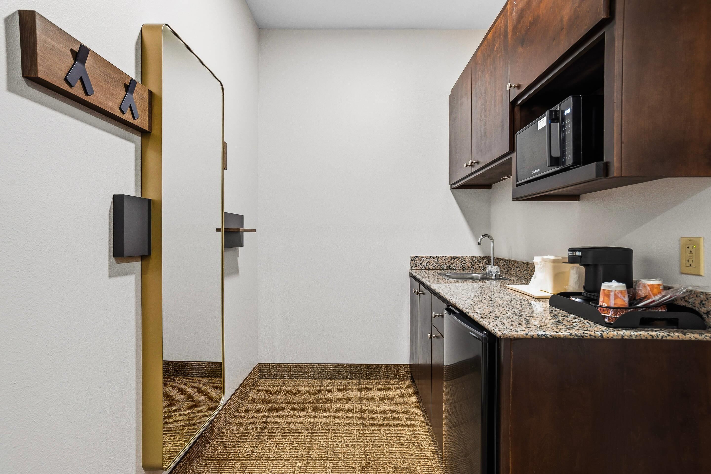 Suite, 1 King Bed, Non Smoking, Separate Seating Area and Wet Bar | In-room safe, desk, blackout drapes, iron/ironing board