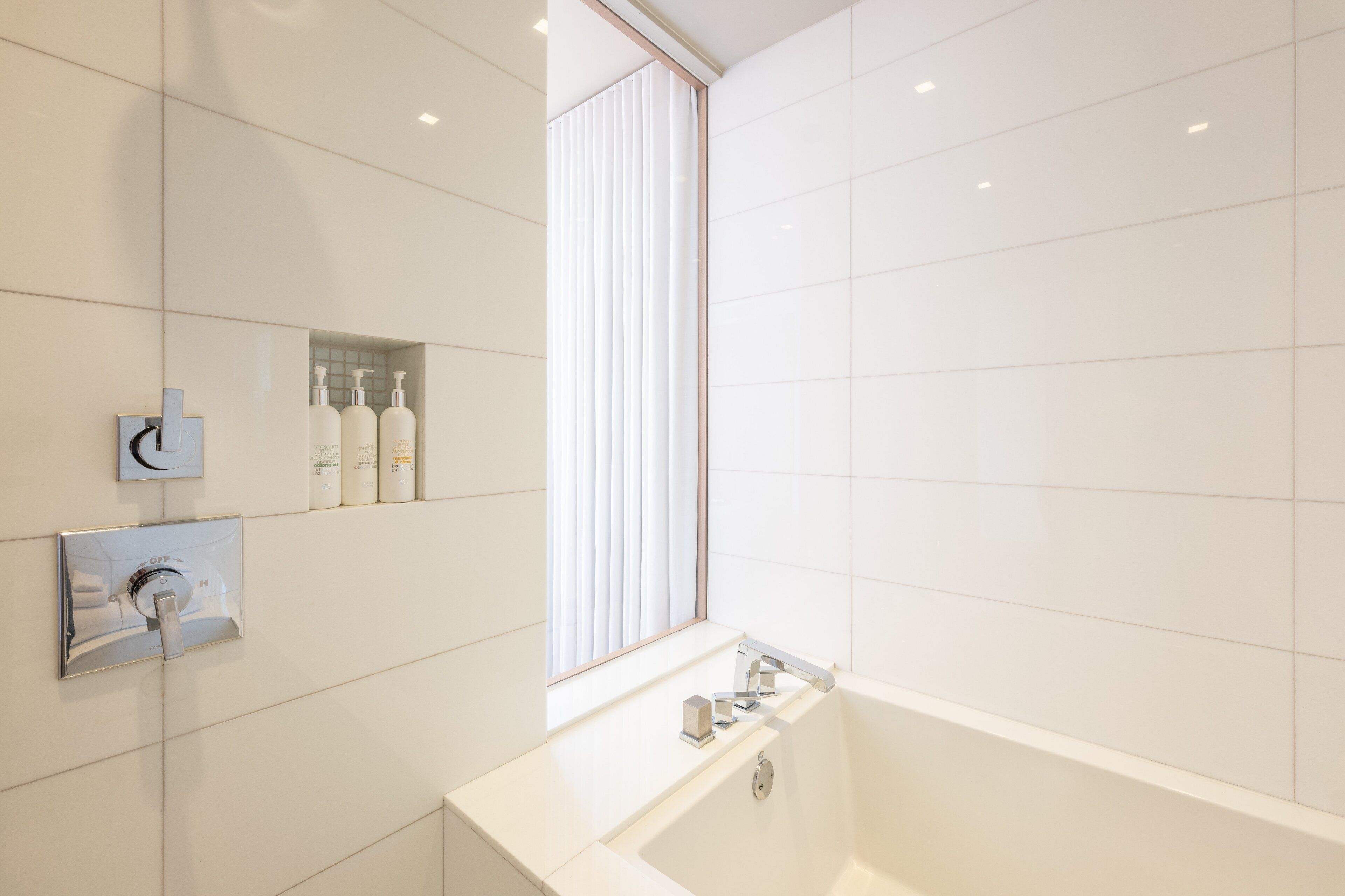 penthouse (wilshire) | bathroom | designer toiletries, hair dryer, bathrobes, towels