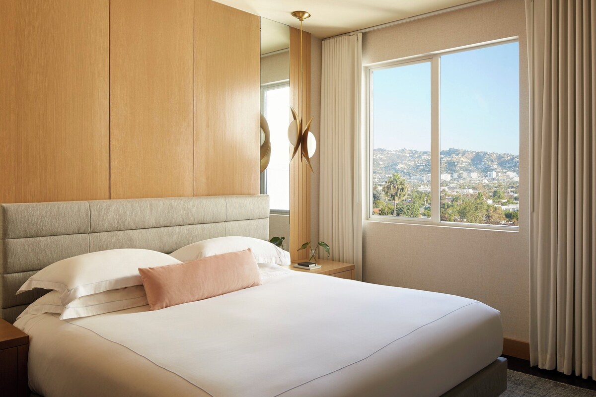 Penthouse, 1 King Bed (Wilshire) | Italienske Frette-laken, sengetøy av topp kvalitet og dundyner