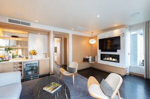 Penthouse, 1 King Bed (Wilshire) | Frette Italian sheets, premium bedding, down comforters, pillowtop beds