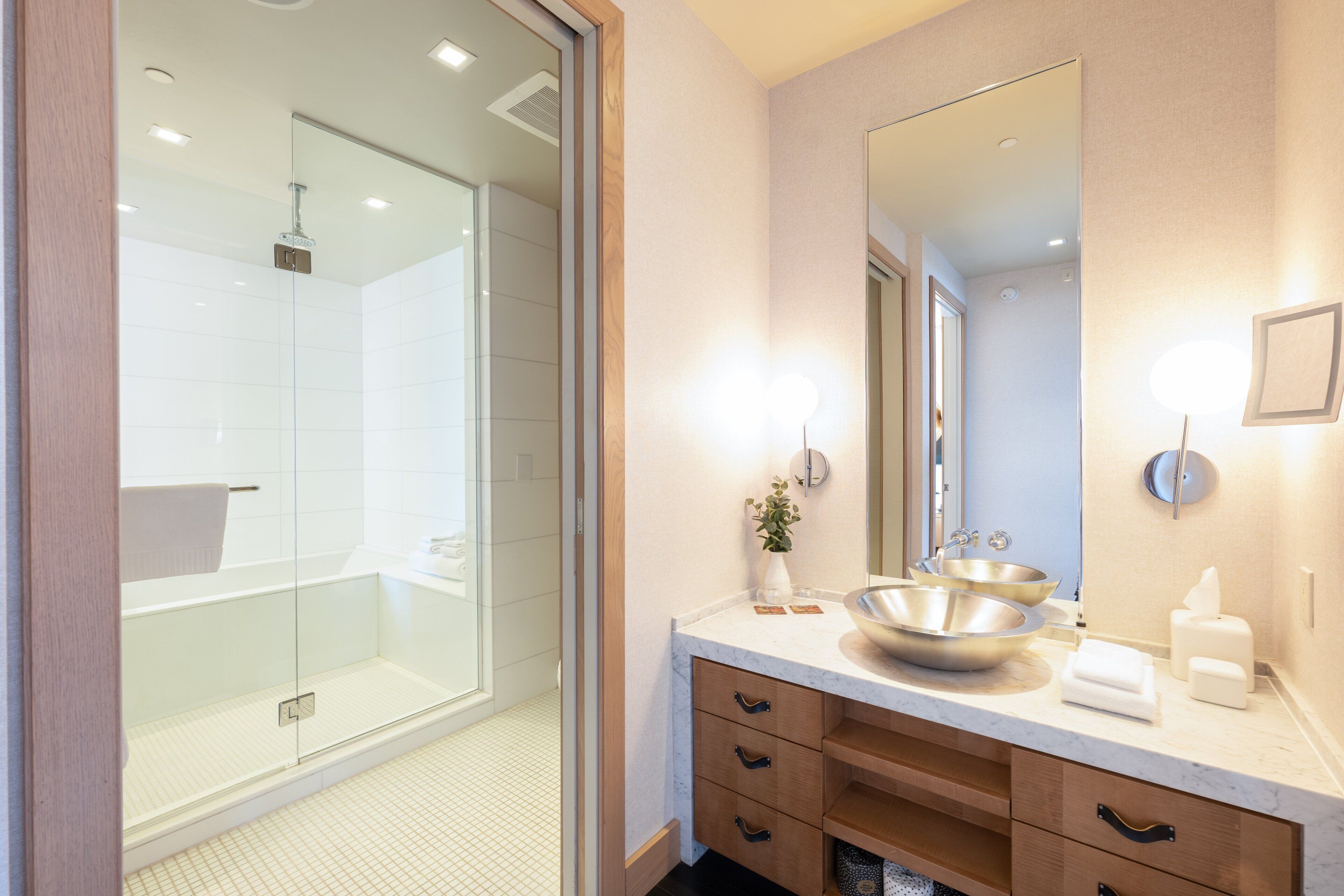 penthouse (wilshire) | bathroom | designer toiletries, hair dryer, bathrobes, towels