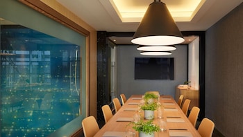 Meeting space at Kimpton Hotel Wilshire by IHG