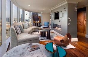 Hypo-allergenic bedding, pillow-top beds, in-room safe, desk - Omni Dallas Hotel (Dallas)