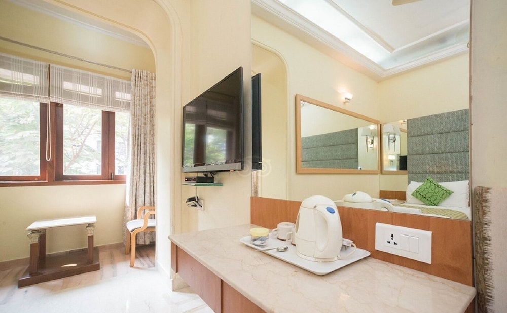 Regent Hotel by null