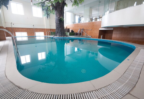 Indoor pool, outdoor pool
