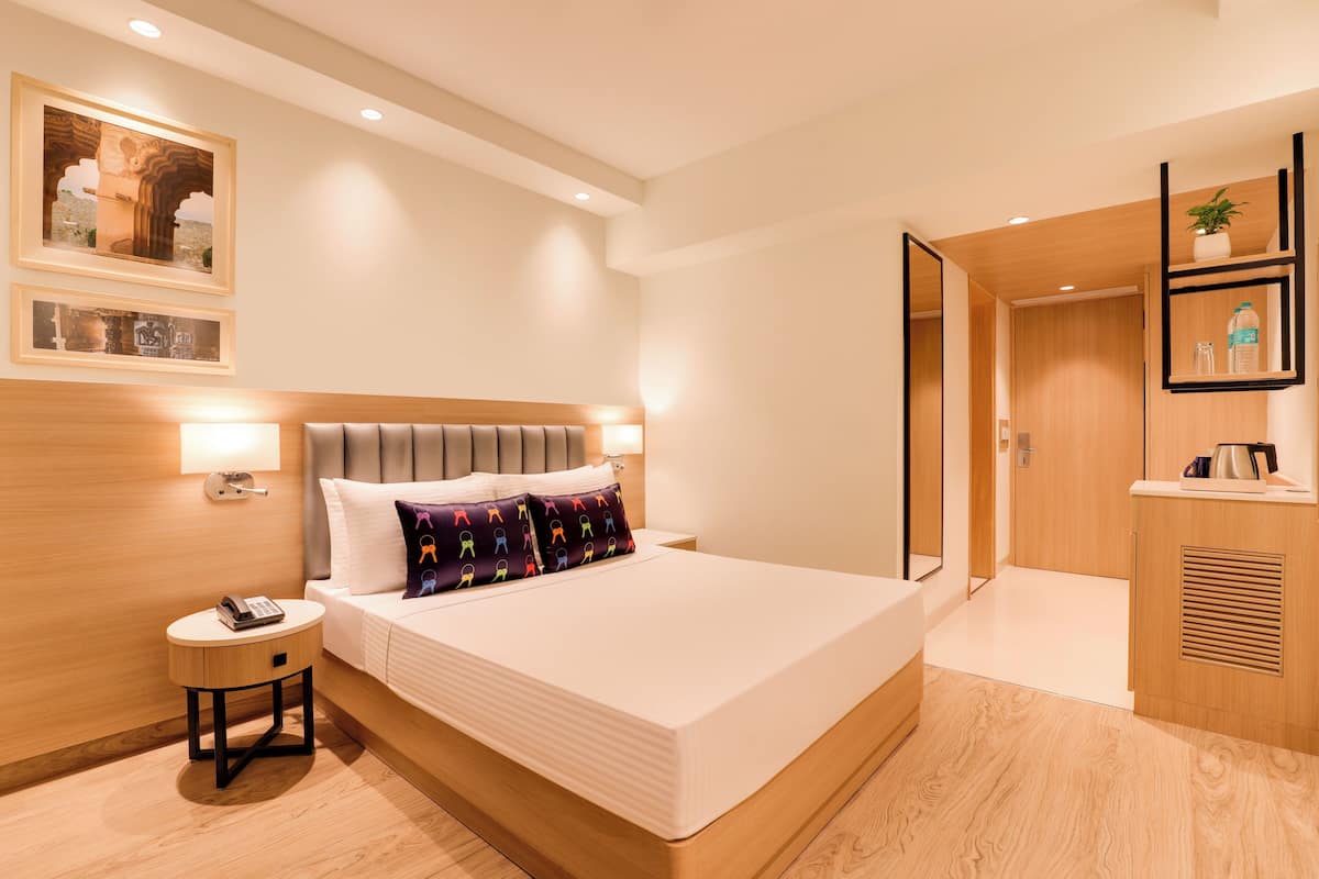 Executive Double Room | Minibar, in-room safe, desk, laptop workspace