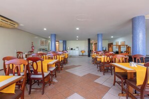 Se sirven desayunos y cocina brasileña 