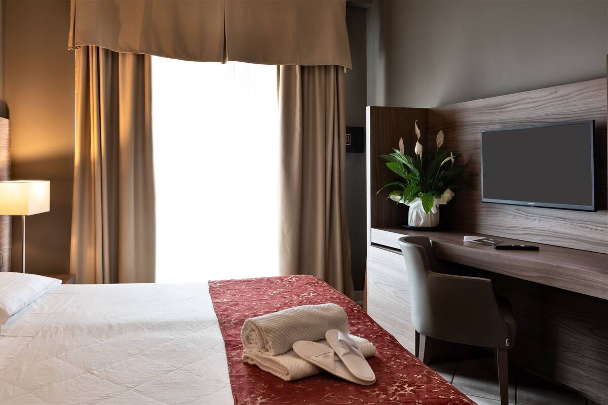 Chăn bông, minibar, két bảo mật tại phòng