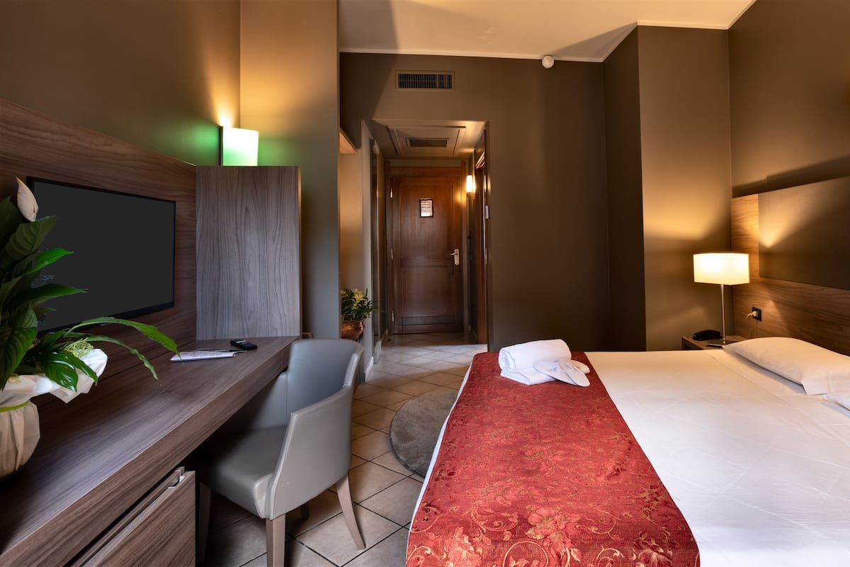 Chăn bông, minibar, két bảo mật tại phòng
