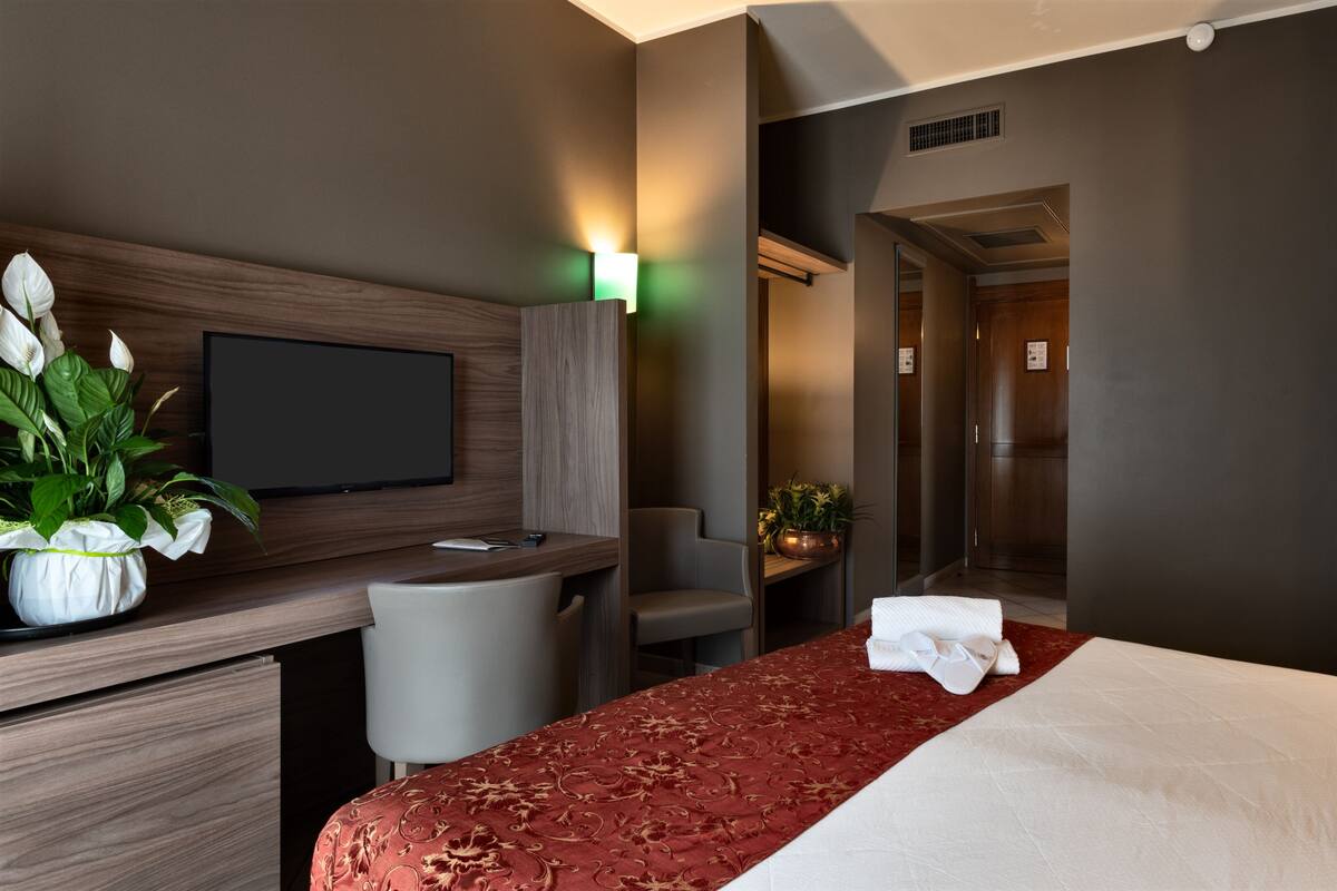 Chăn bông, minibar, két bảo mật tại phòng