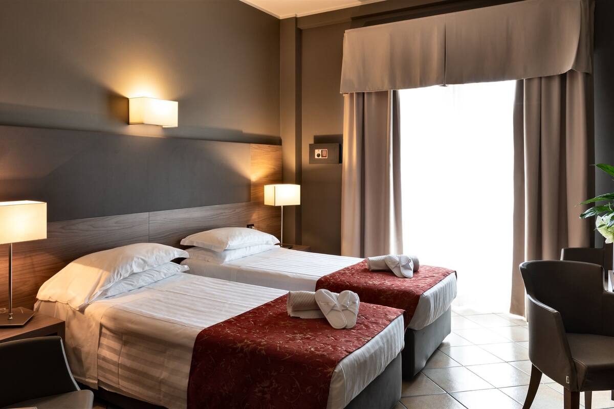 Phòng 2 giường đơn Tiêu chuẩn | Chăn bông, minibar, két bảo mật tại phòng
