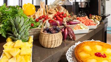 Free daily buffet breakfast