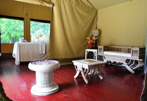 Una bañera de hidromasaje, aromaterapia, envolturas corporales