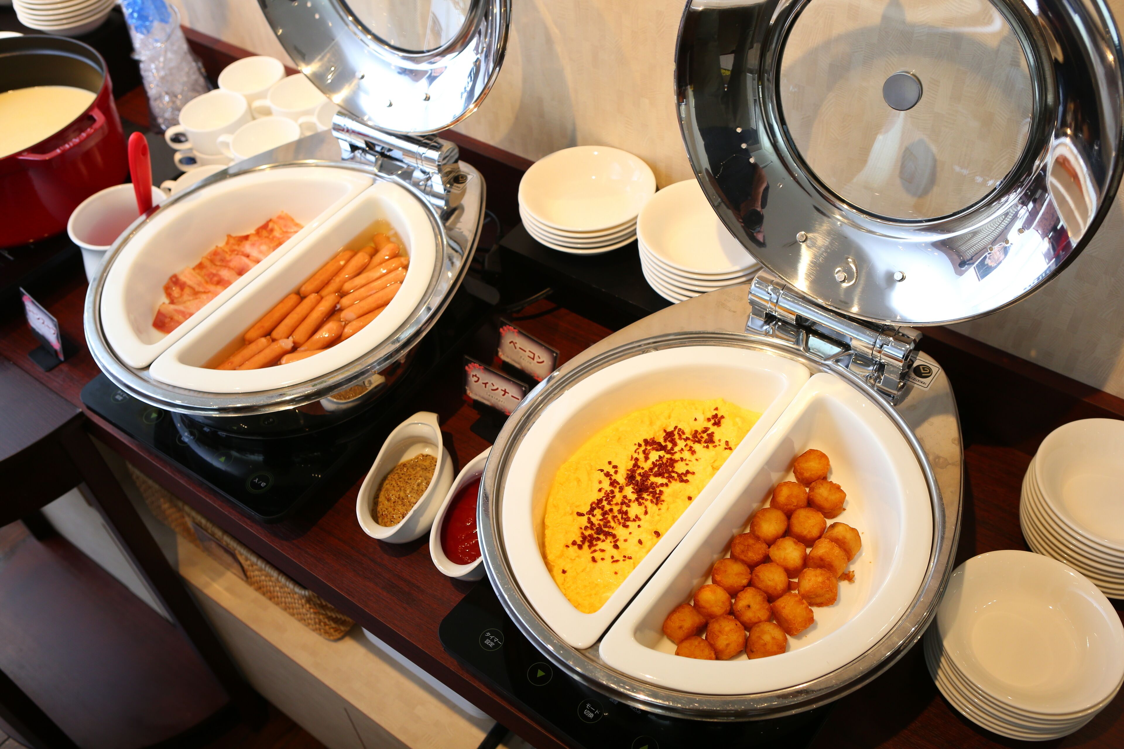 daily buffet breakfast (jpy 1430 per person)