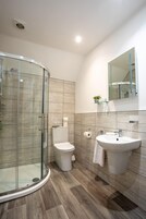 Superior Double Room, Ensuite | Bathroom