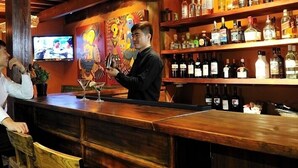 Bar (on property) - Jingshan Garden Hotel, Beijing (Beijing)