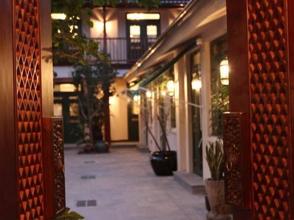 Unclassified image, 1 of 49, button - Jingshan Garden Hotel, Beijing (Beijing)