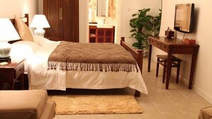 Double Room, Courtyard Area | Premium bedding, minibar, in-room safe, desk - Jingshan Garden Hotel, Beijing (Beijing)