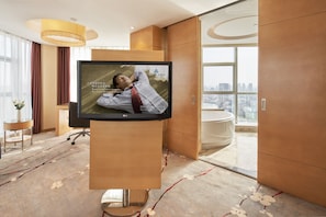 Deluxe-Zimmer, Stadtblick | Zimmersafe, Schreibtisch, Verdunkelungsvorhänge, schallisolierte Zimmer