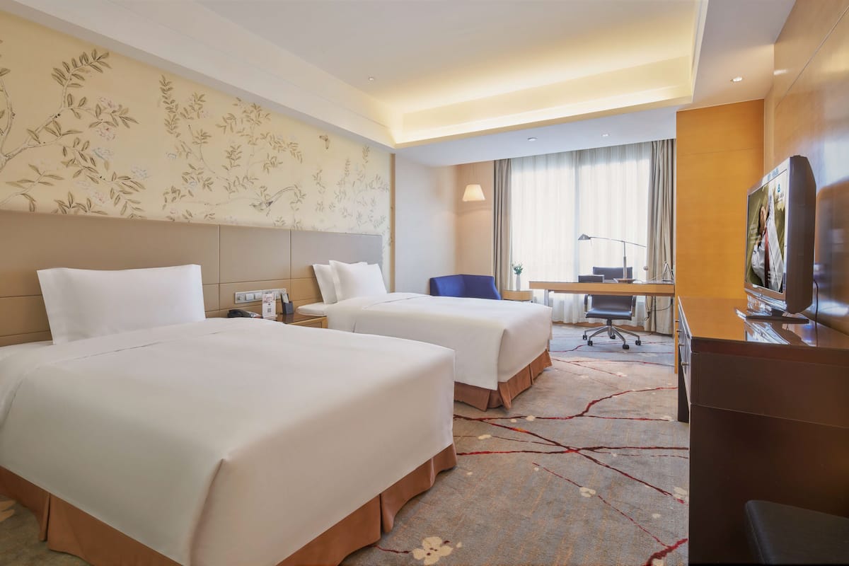 executive room | 1 bedroom, in-room safe, desk, blackout curtains