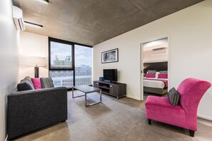 En 32-tommers LCD-TV med kabel-kanaler samt TV