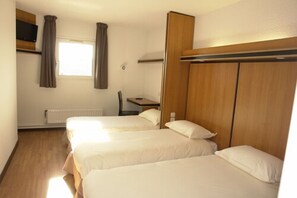 Triple Room | In-room safe, desk, blackout drapes, soundproofing